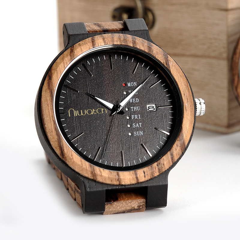 drewniany-zegarek-niwatch-colour-dark-z-datownikiem-na-bialym-tle-zblizenie